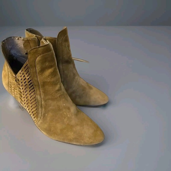 Women Vince Camuto Rotiena Suede Laser Cut Booties, Size 9.5 Pumpernickel‎ - Picture 1 of 11